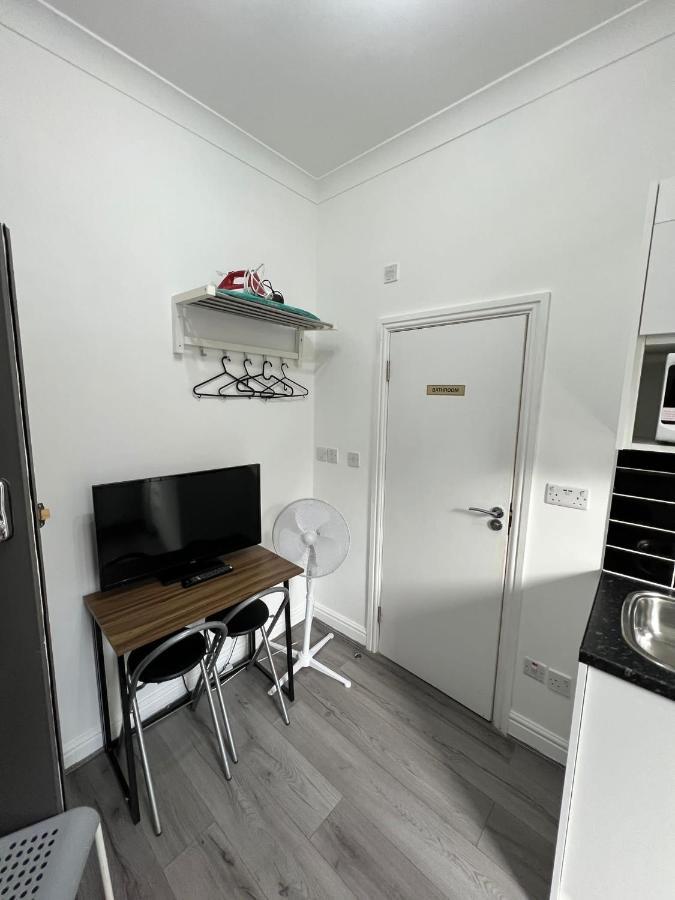 Kings City Centre Apartments Лондон Екстериор снимка
