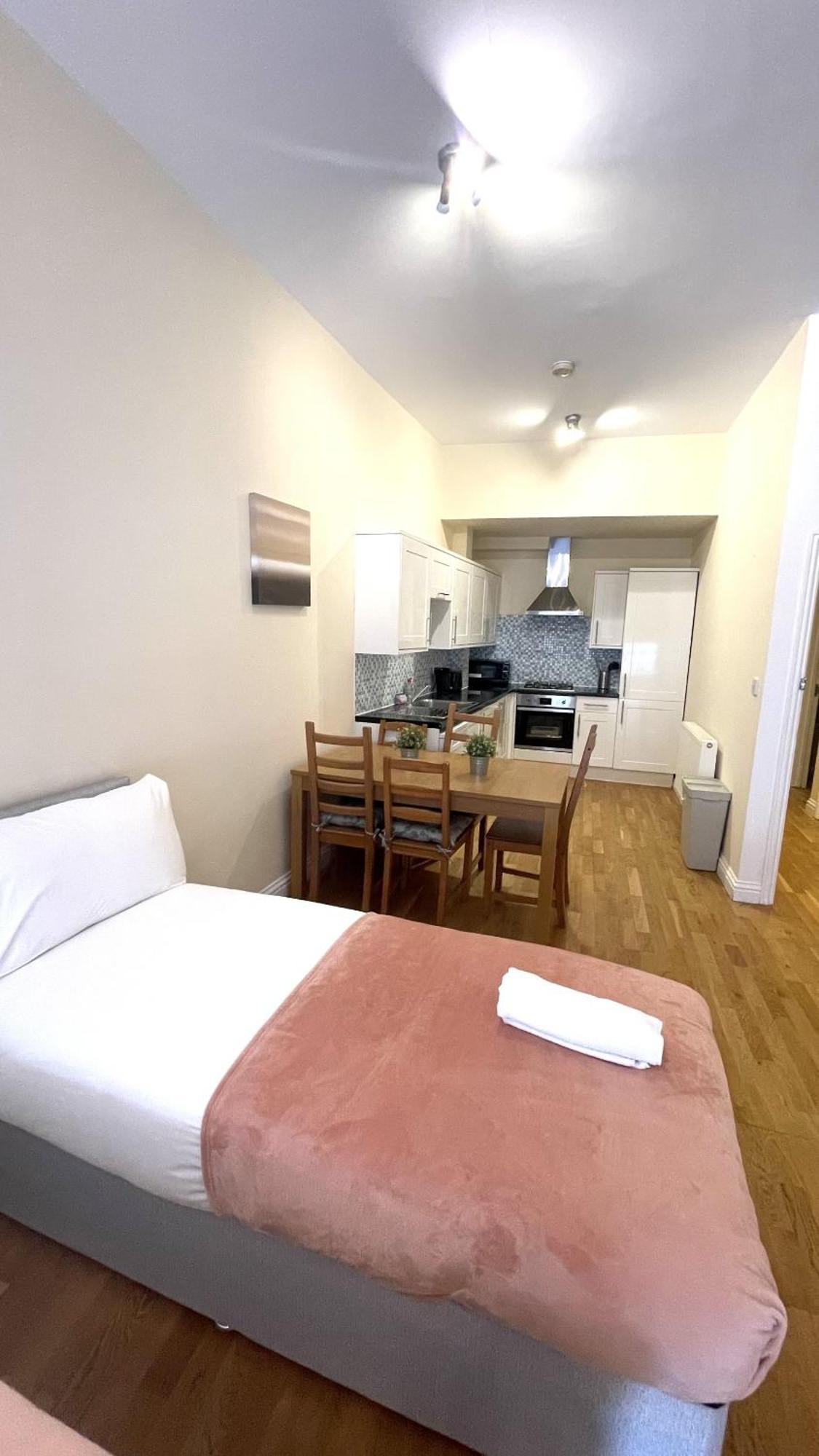 Kings City Centre Apartments Лондон Екстериор снимка