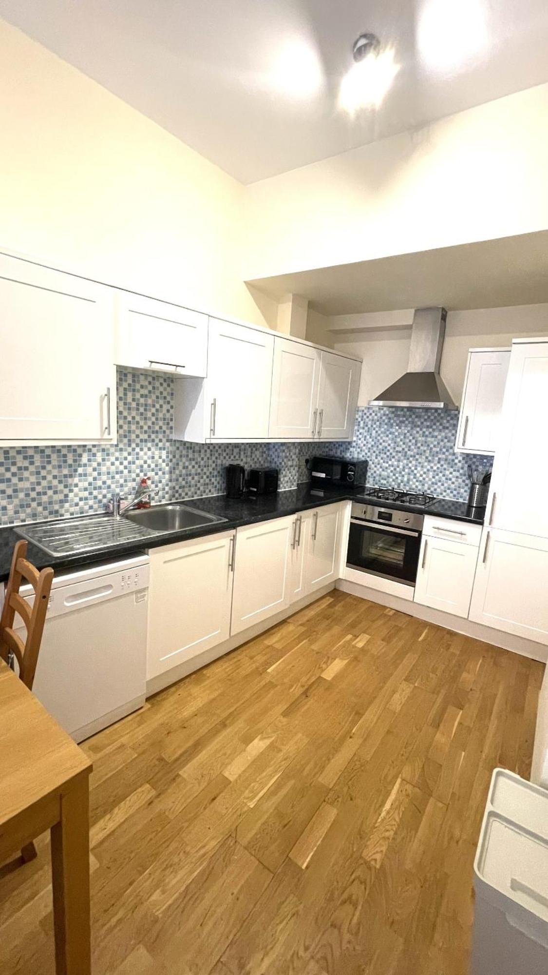 Kings City Centre Apartments Лондон Екстериор снимка