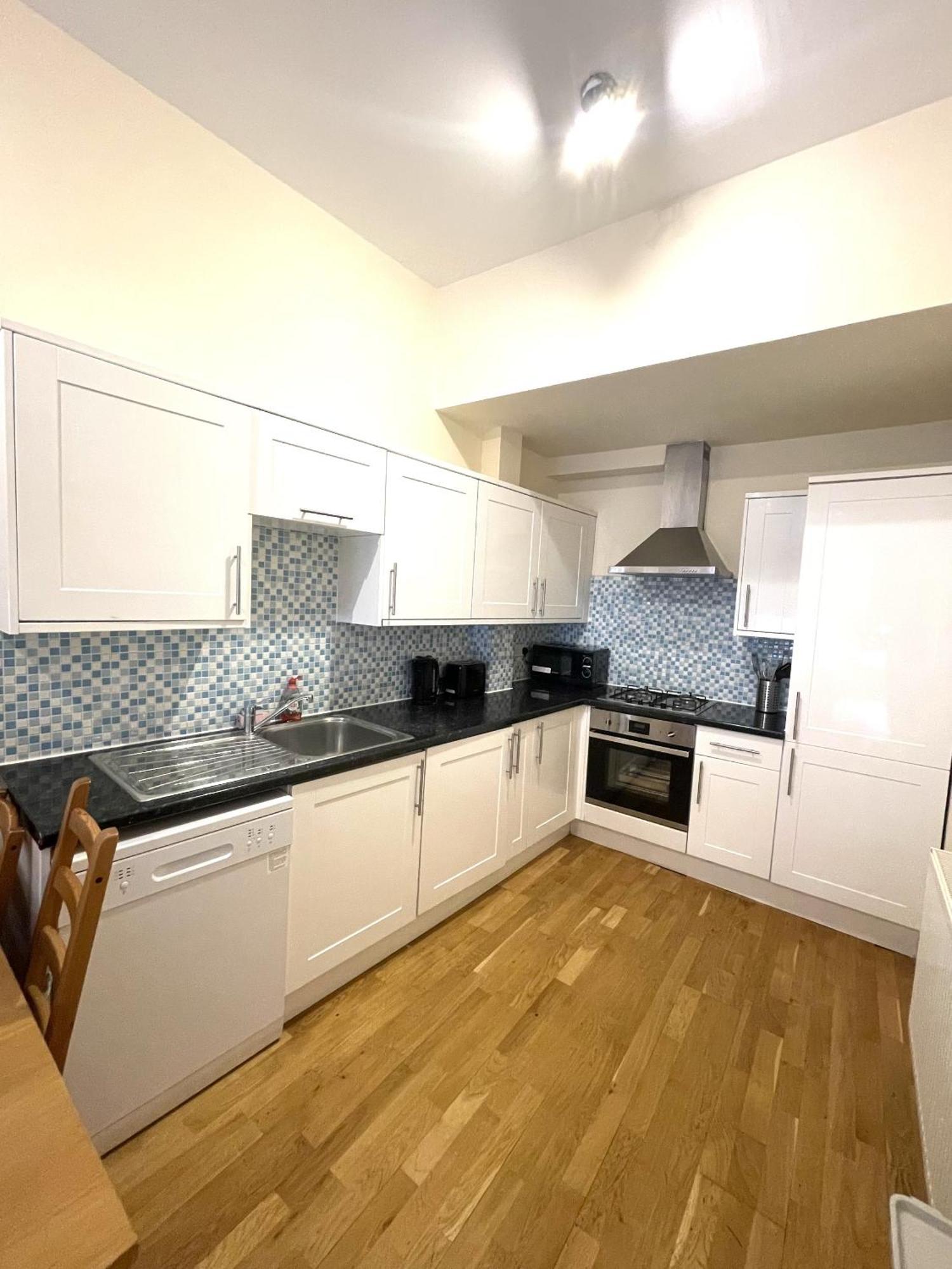 Kings City Centre Apartments Лондон Екстериор снимка
