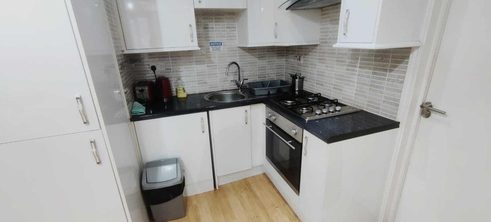 Kings City Centre Apartments Лондон Екстериор снимка