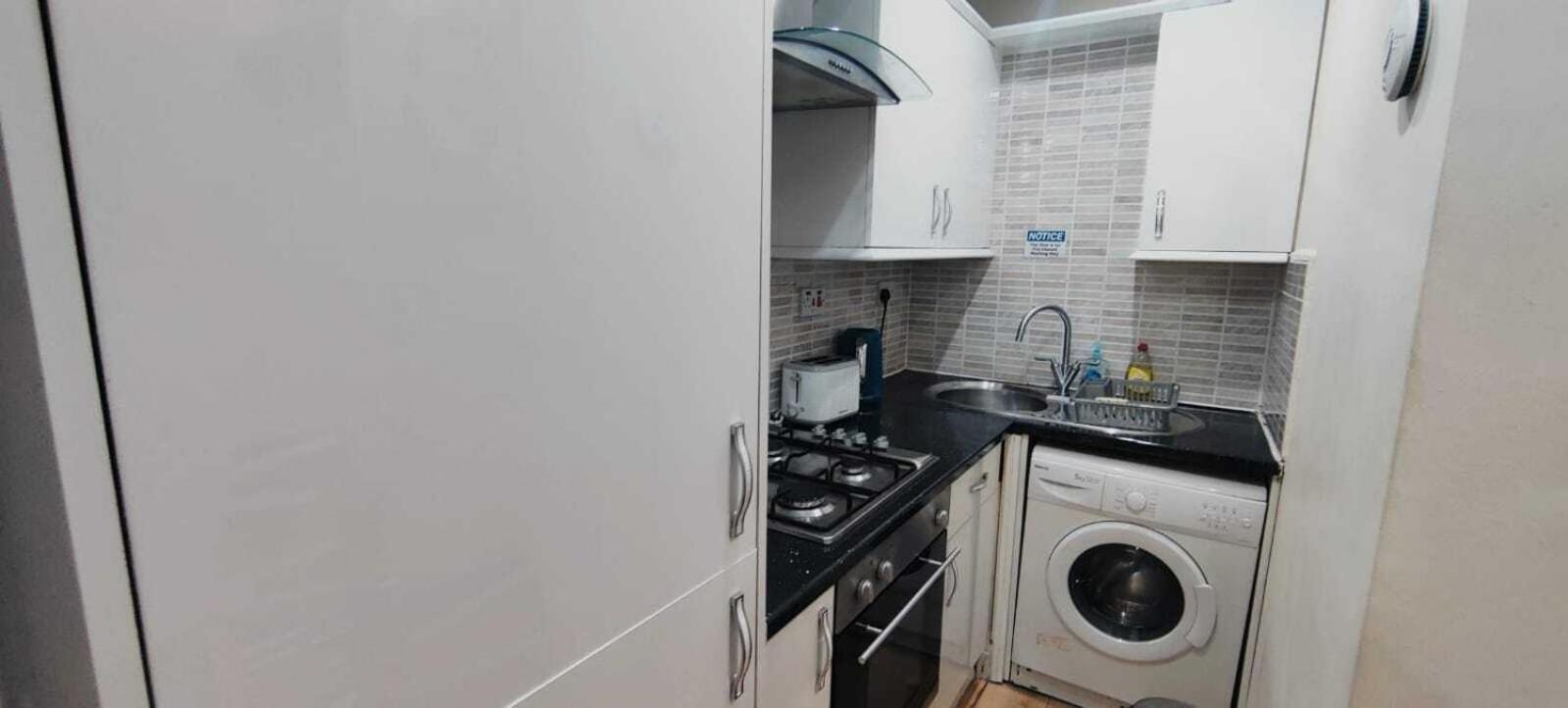 Kings City Centre Apartments Лондон Екстериор снимка