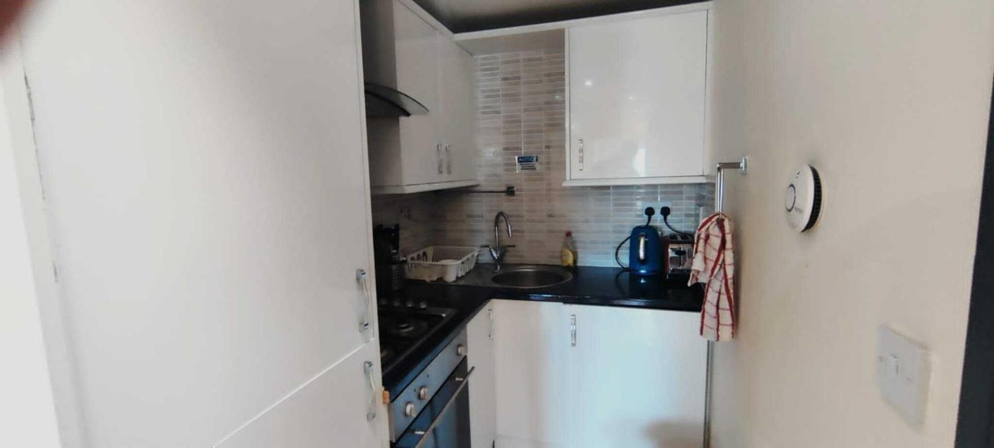 Kings City Centre Apartments Лондон Екстериор снимка