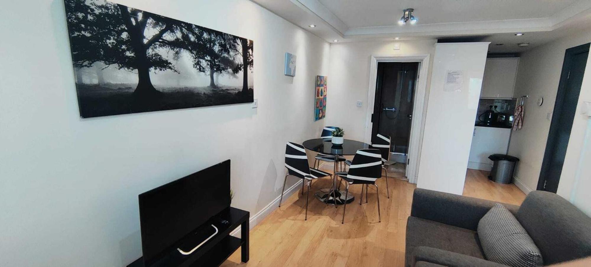 Kings City Centre Apartments Лондон Екстериор снимка