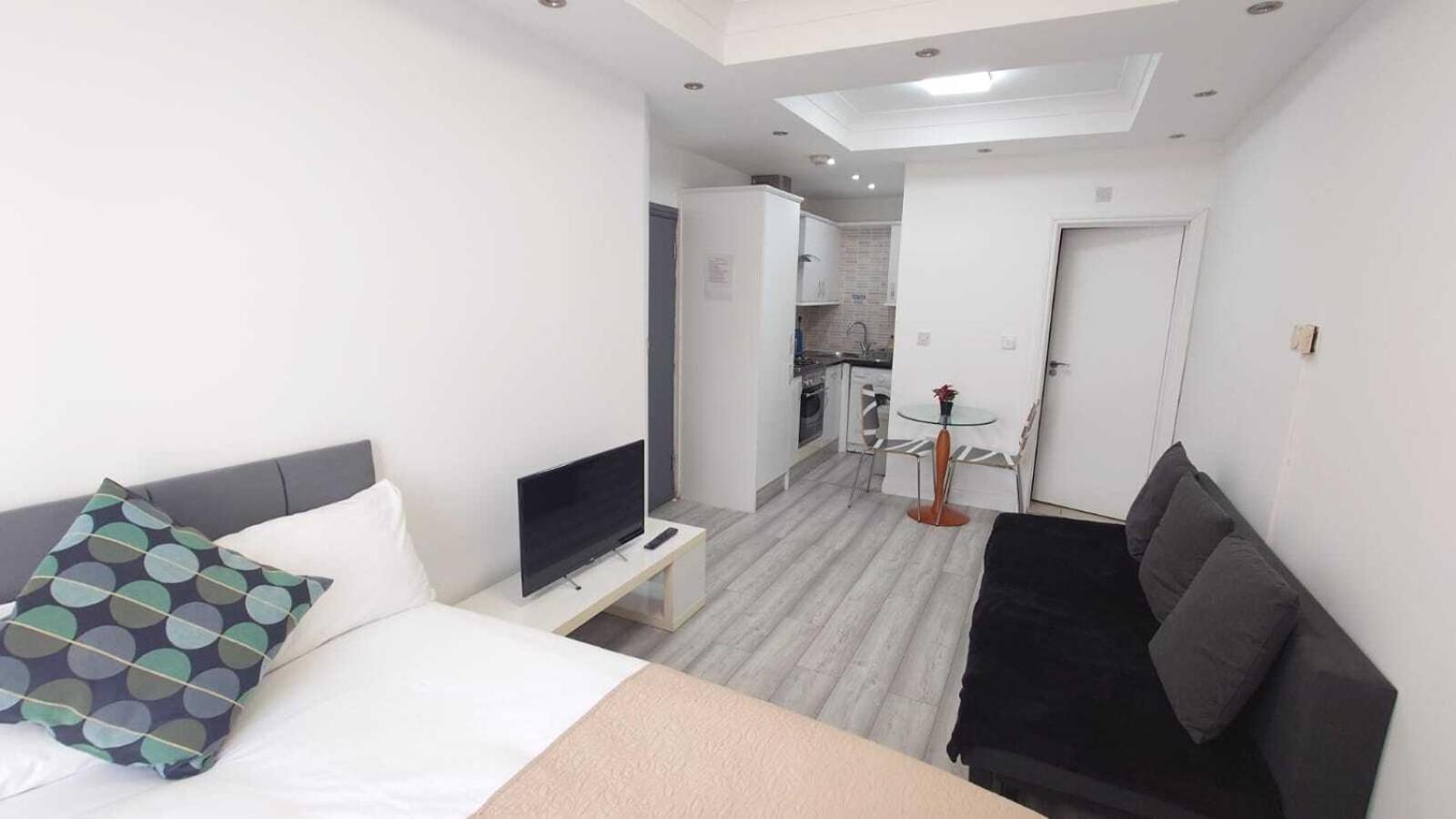 Kings City Centre Apartments Лондон Екстериор снимка