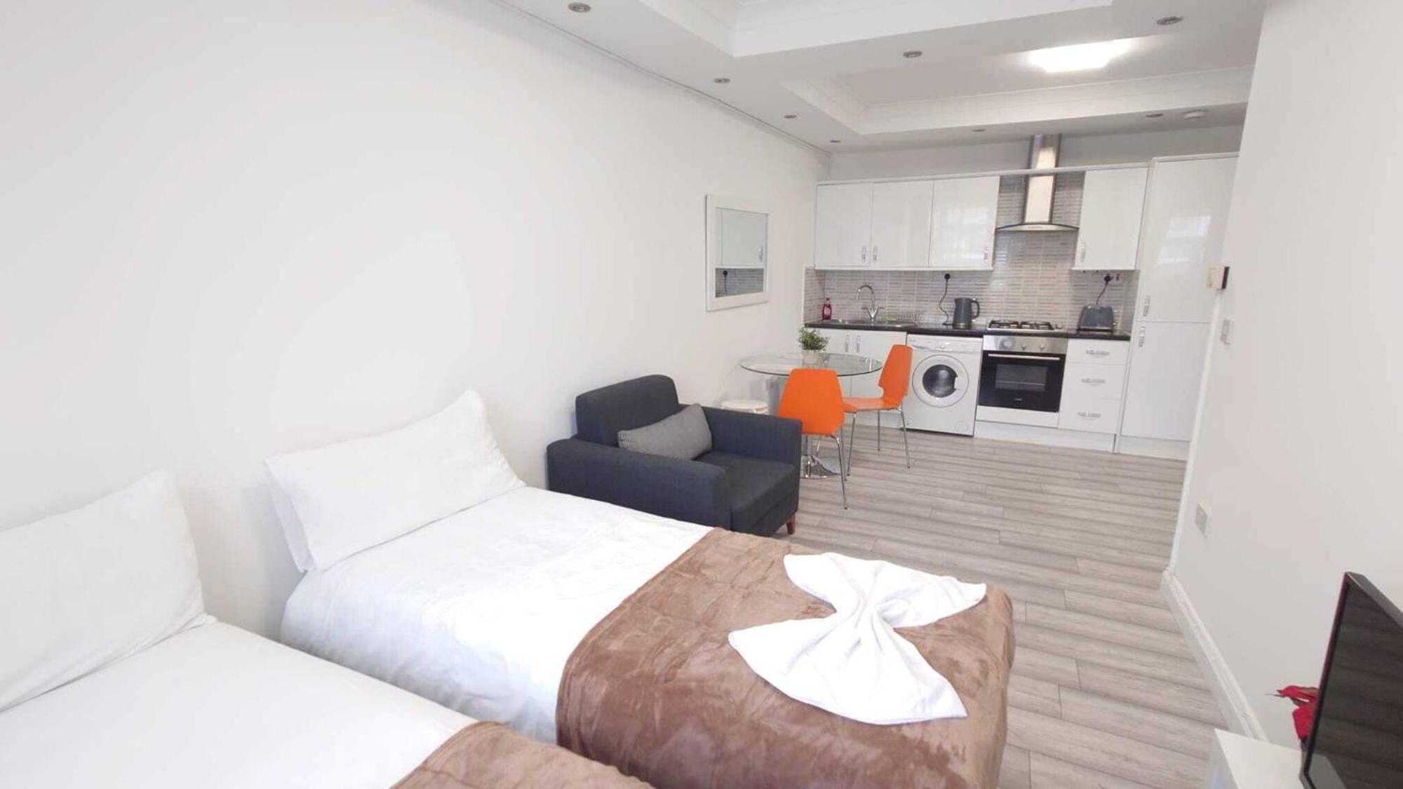 Kings City Centre Apartments Лондон Екстериор снимка