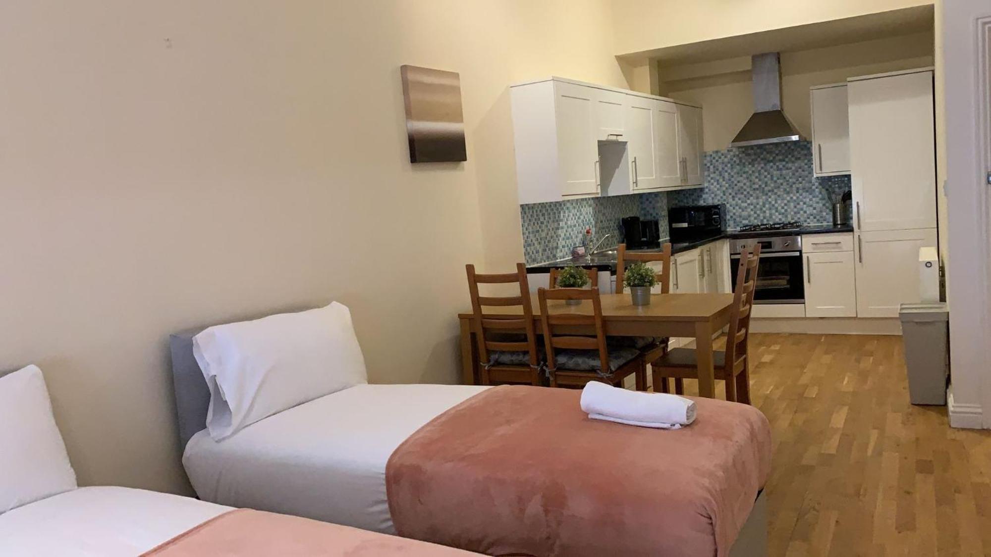 Kings City Centre Apartments Лондон Екстериор снимка